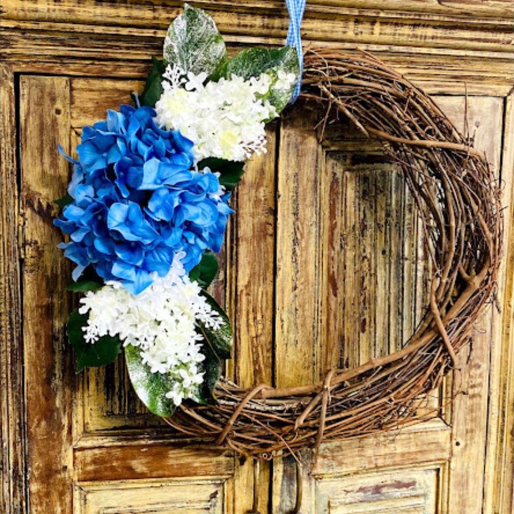 The hydrangea grapevine wreath - Door/wall hanging wreath